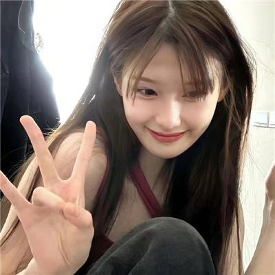 圆月映花都